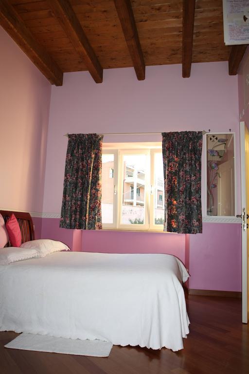 Bed And Breakfast Angolo Fiorito Civitavecchia Δωμάτιο φωτογραφία